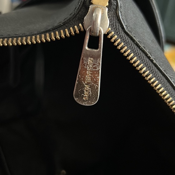 Michael Kors Jet Set Tote - Picture 8 of 10